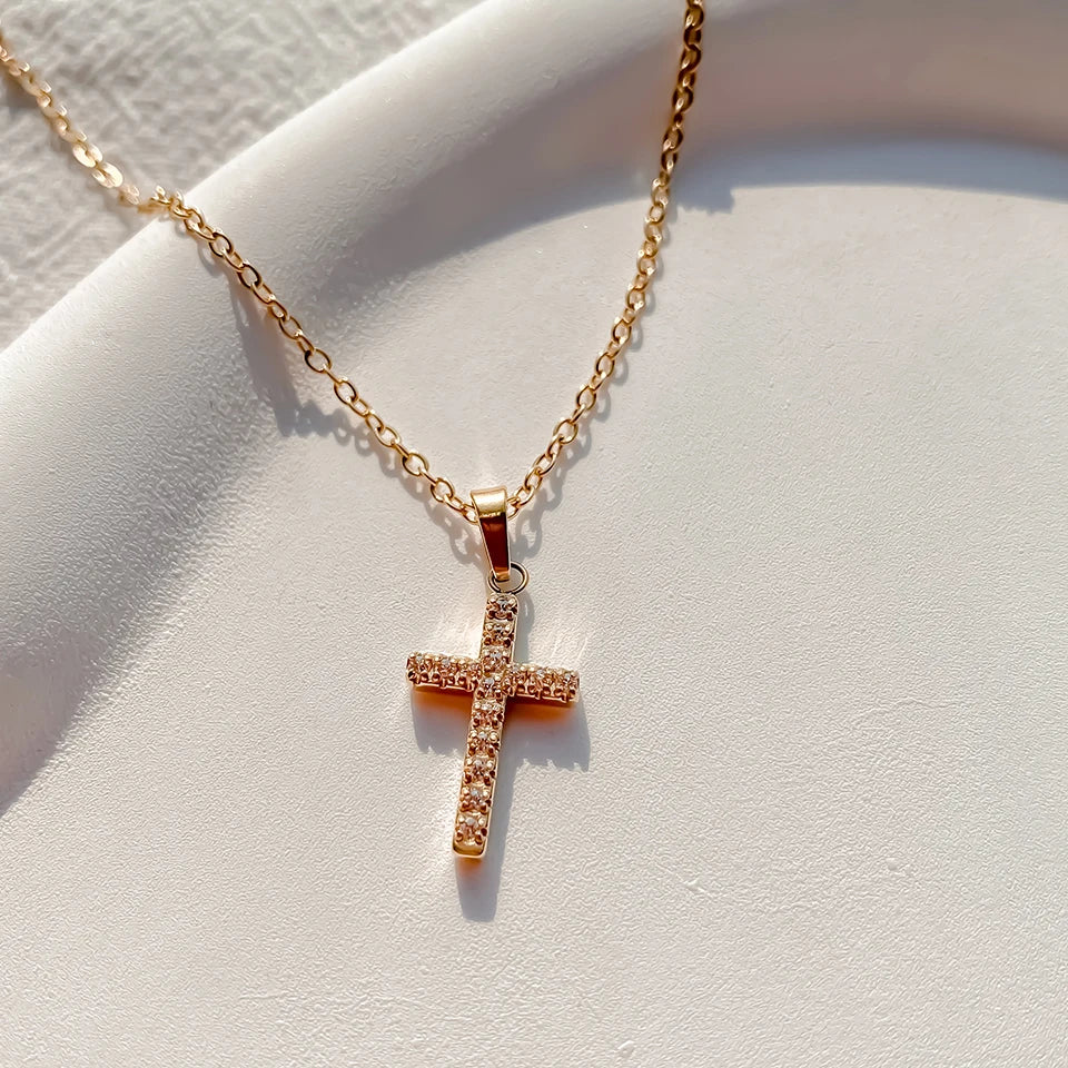 Alice- Colar com Pendente em Cruz