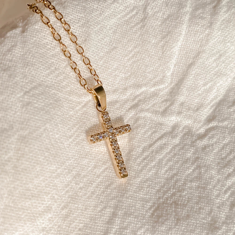 Alice- Colar com Pendente em Cruz