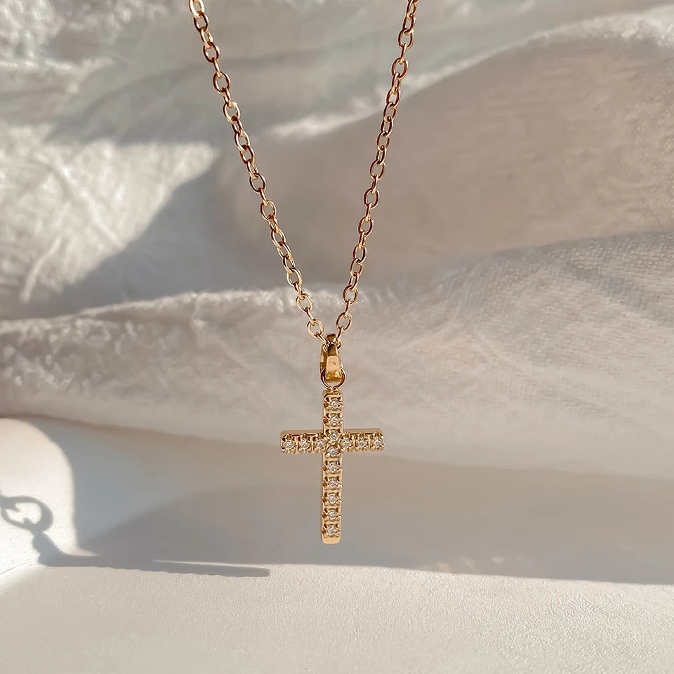 Alice- Colar com Pendente em Cruz